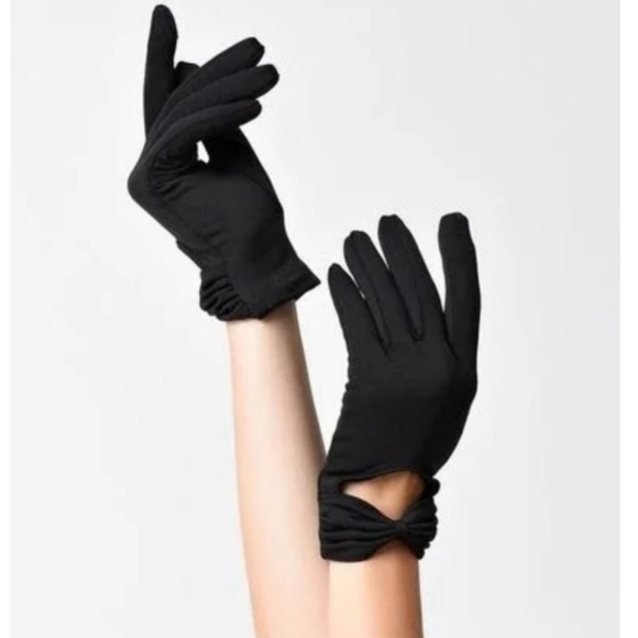 Unique Vintage Accessories - Wrist Length Bow Keyhole Gloves